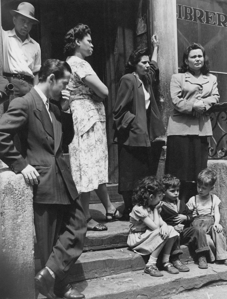 Ponga: "España 1940s: la posguerra del expolio sanitario. Familias víctimas del hambre y la exclusión ideológica. Foto: The New York Public Library"